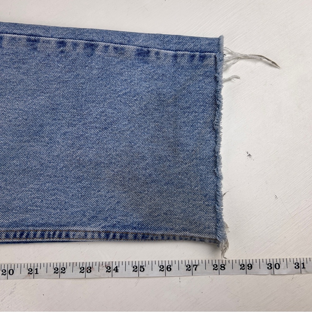 VTG Levis Jeans Womens 11 X 28 Blue 560 Relaxed Straight Leg 90s High Rise Denim - Picture 8 of 8